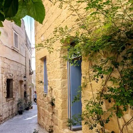 Historic Hideaways - 900 Year Old Converted Studios Victoria Bagian luar foto