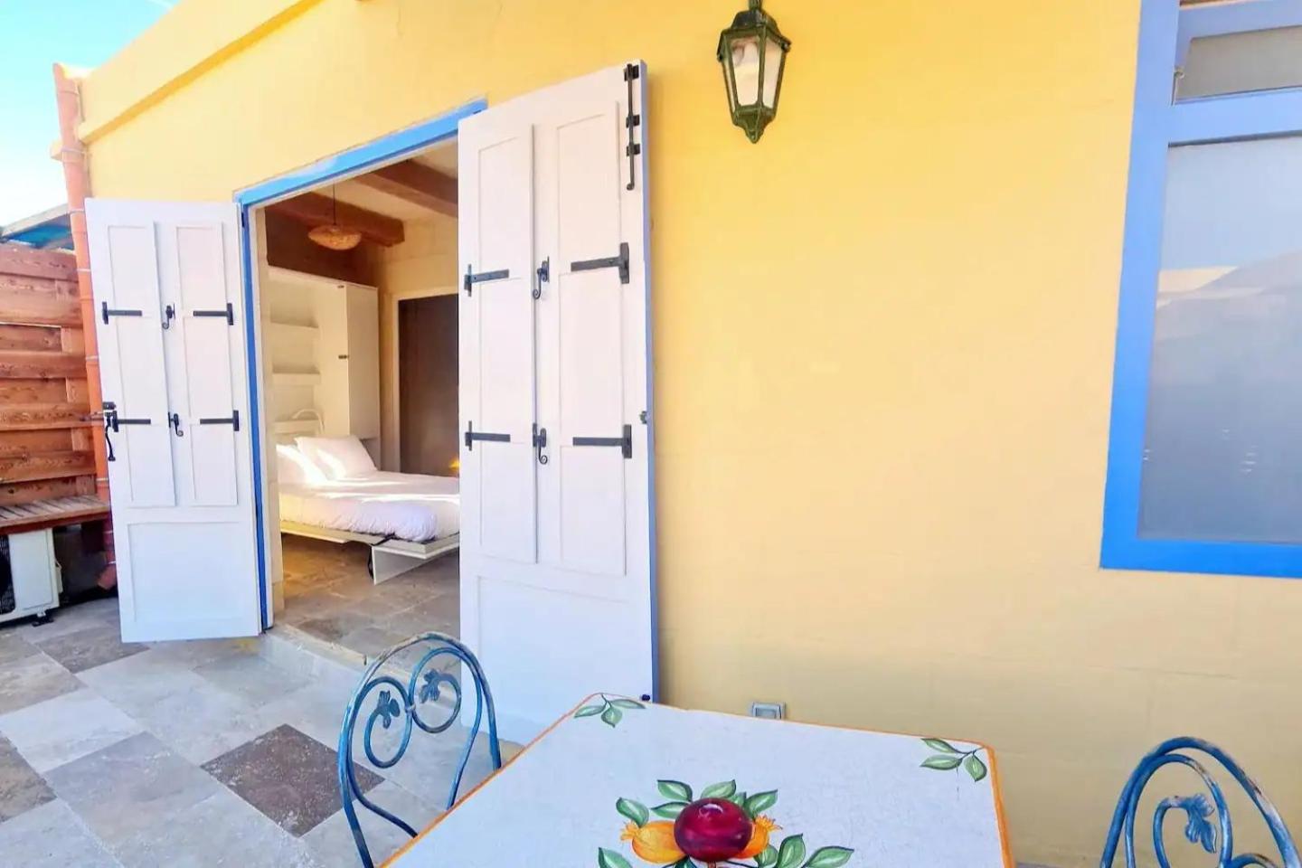 Historic Hideaways - 900 Year Old Converted Studios Victoria Bagian luar foto