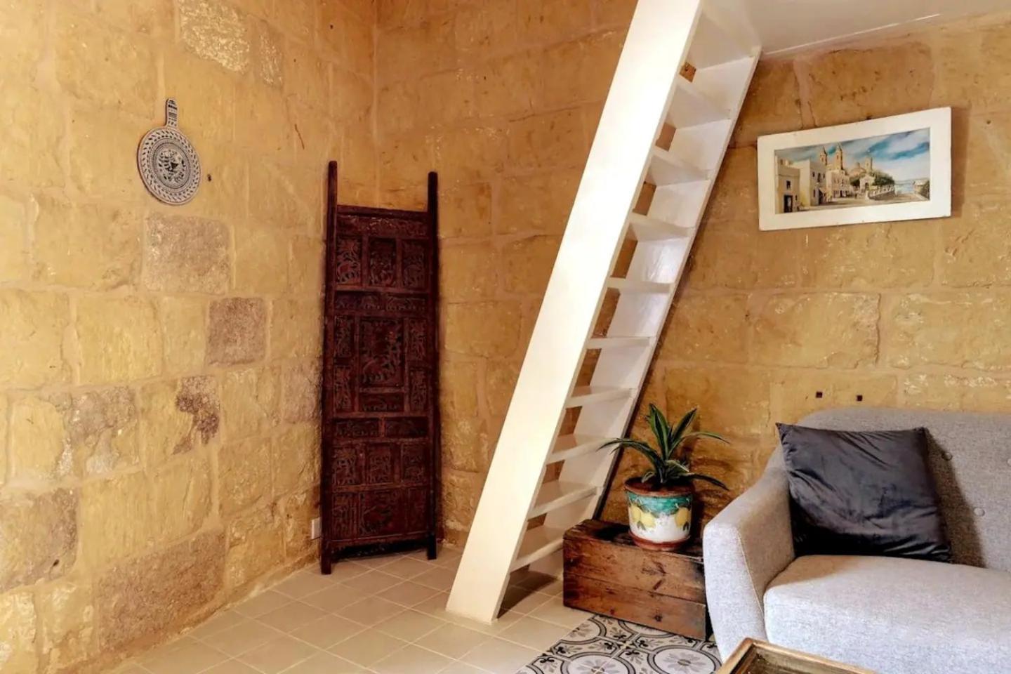 Historic Hideaways - 900 Year Old Converted Studios Victoria Bagian luar foto