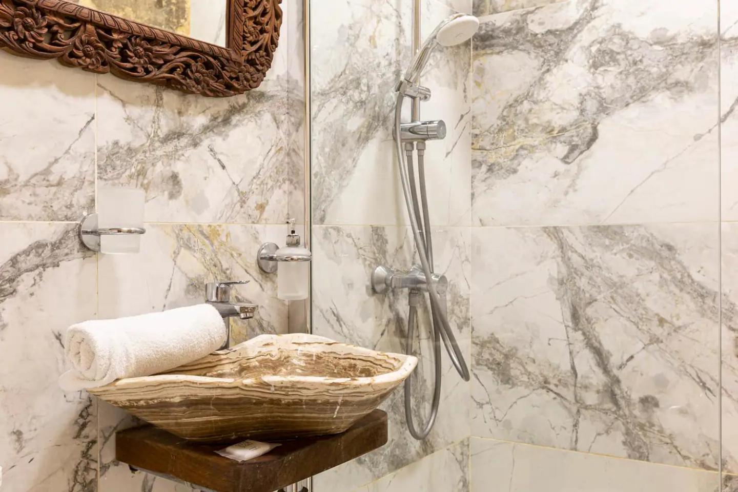 Historic Hideaways - 900 Year Old Converted Studios Victoria Bagian luar foto