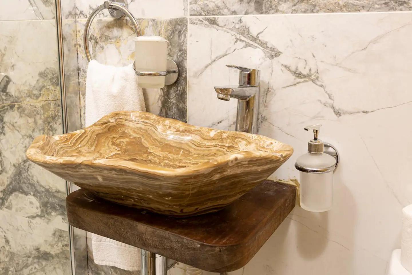 Historic Hideaways - 900 Year Old Converted Studios Victoria Bagian luar foto