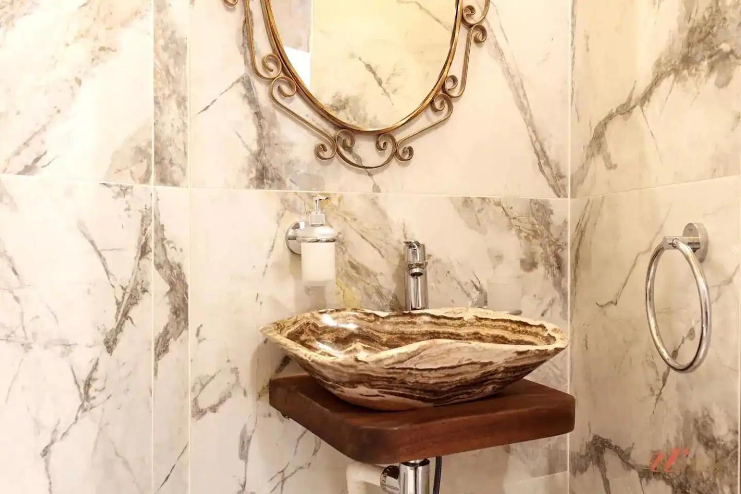 Historic Hideaways - 900 Year Old Converted Studios Victoria Bagian luar foto