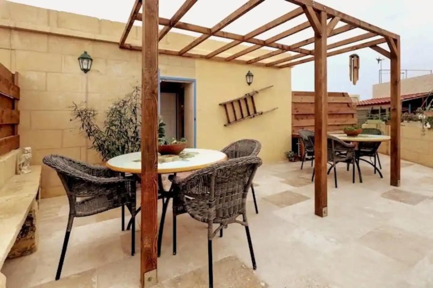 Historic Hideaways - 900 Year Old Converted Studios Victoria Bagian luar foto