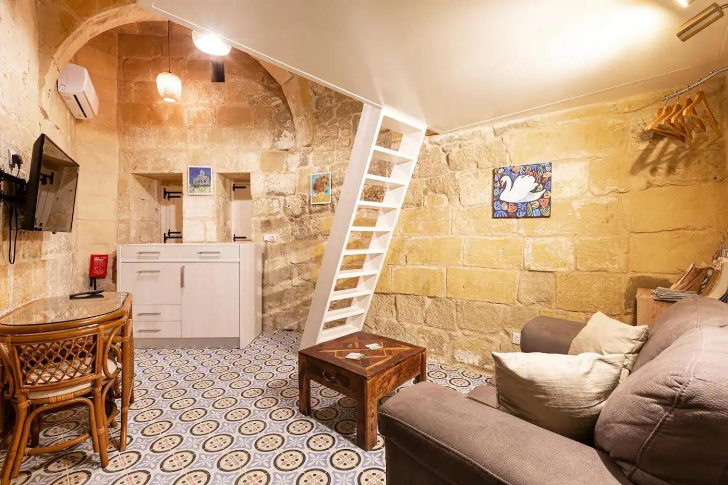 Historic Hideaways - 900 Year Old Converted Studios Victoria Bagian luar foto
