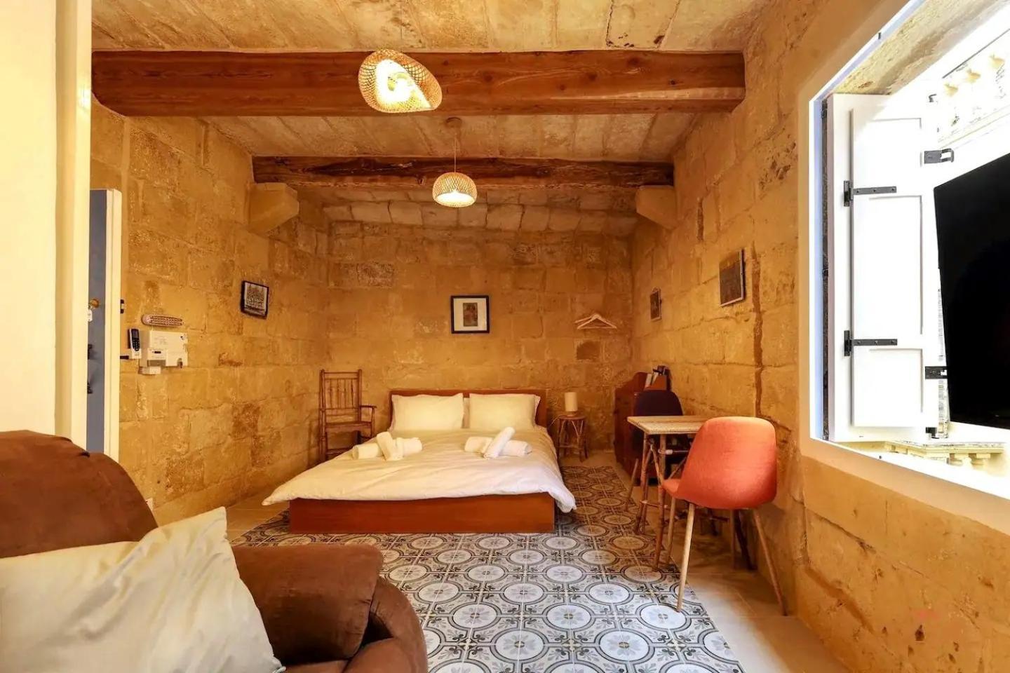 Historic Hideaways - 900 Year Old Converted Studios Victoria Bagian luar foto