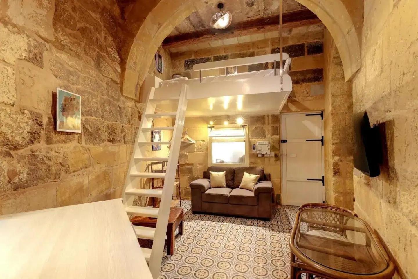 Historic Hideaways - 900 Year Old Converted Studios Victoria Bagian luar foto