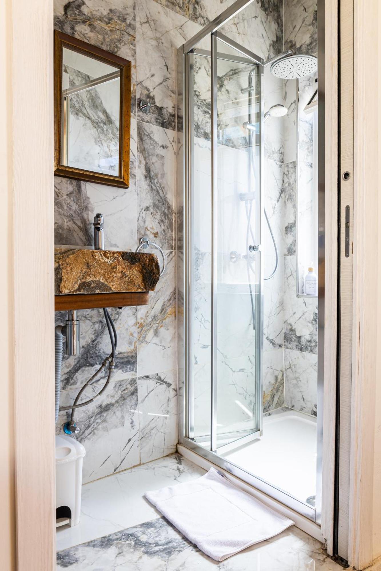 Historic Hideaways - 900 Year Old Converted Studios Victoria Bagian luar foto