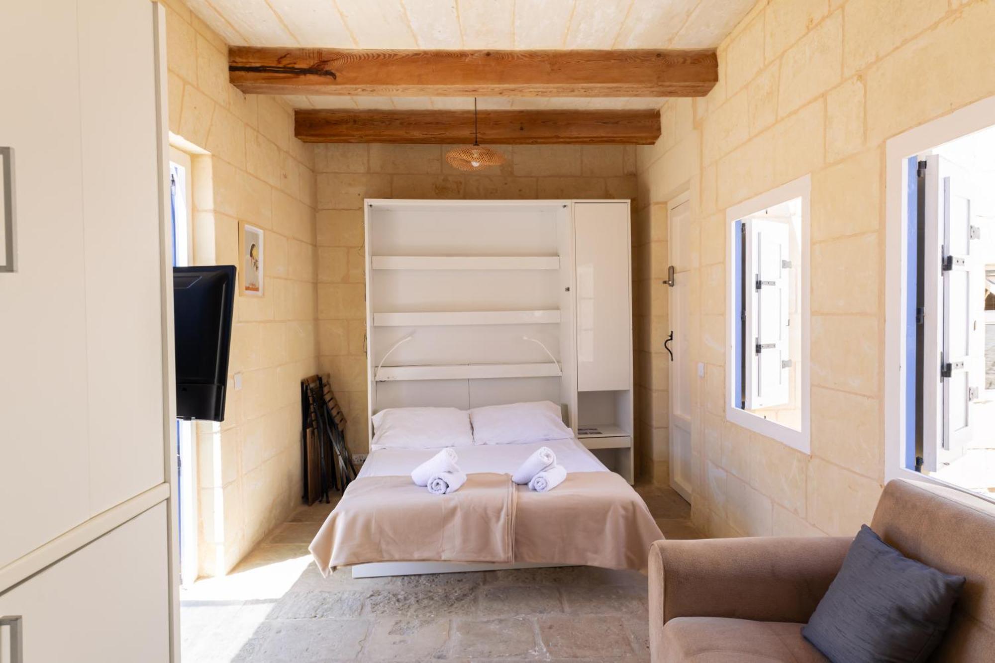 Historic Hideaways - 900 Year Old Converted Studios Victoria Bagian luar foto