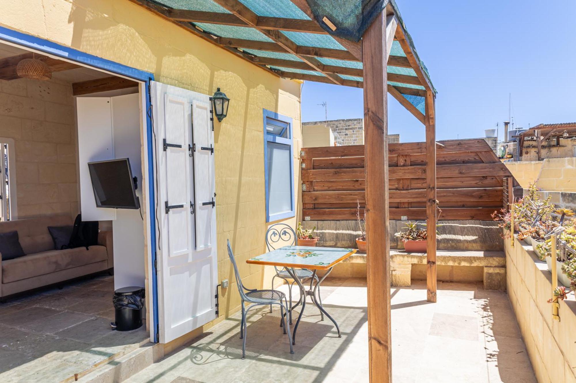 Historic Hideaways - 900 Year Old Converted Studios Victoria Bagian luar foto