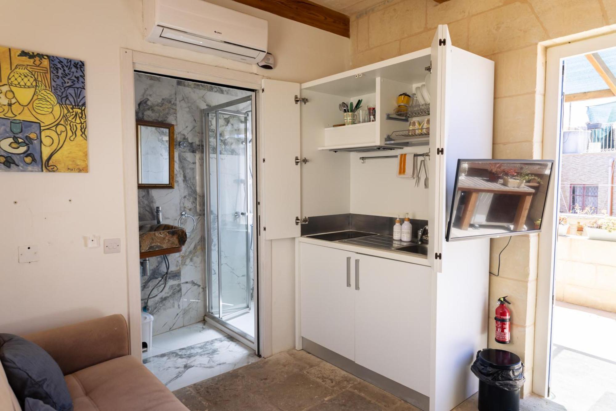 Historic Hideaways - 900 Year Old Converted Studios Victoria Bagian luar foto