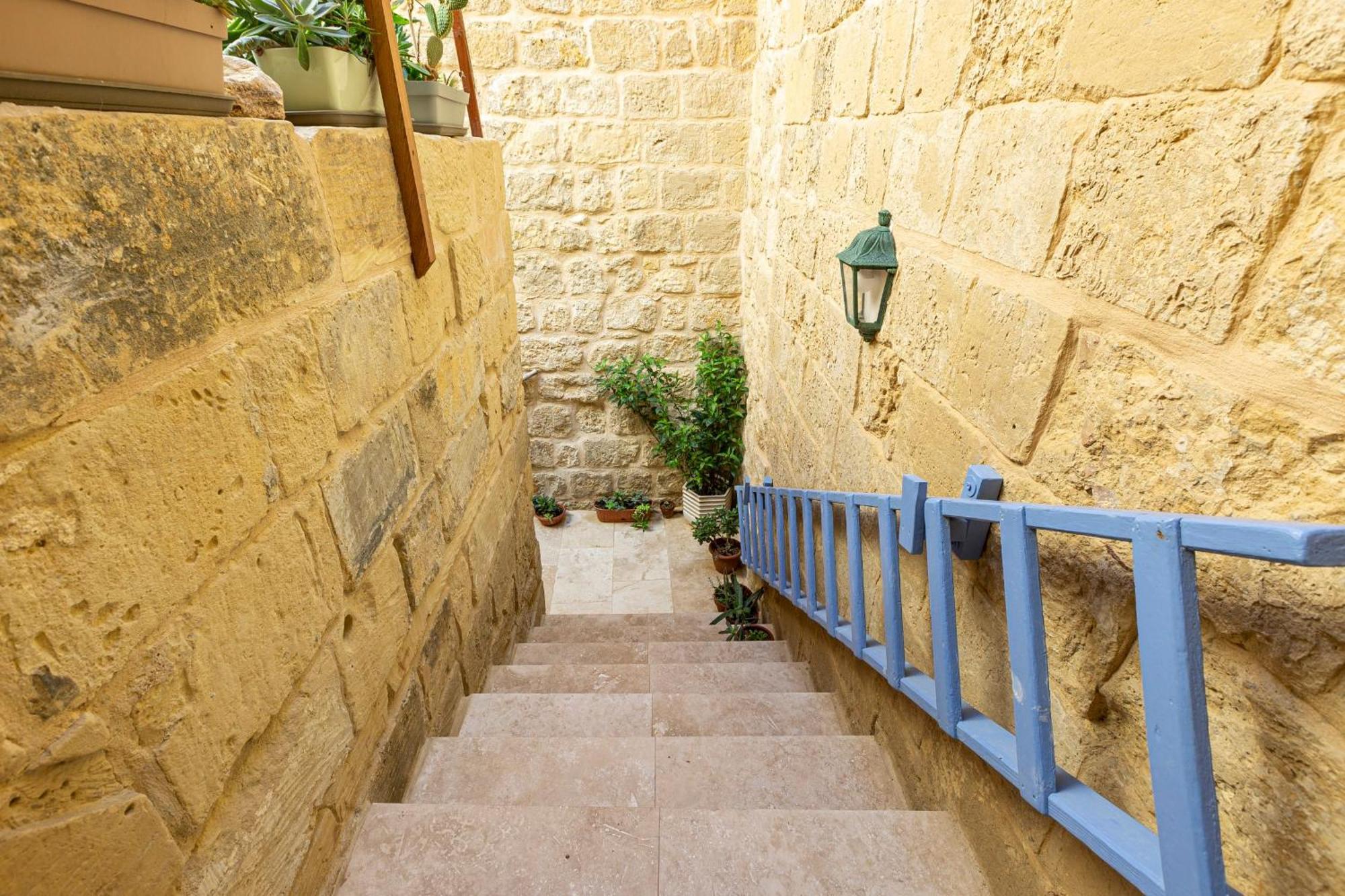 Historic Hideaways - 900 Year Old Converted Studios Victoria Bagian luar foto