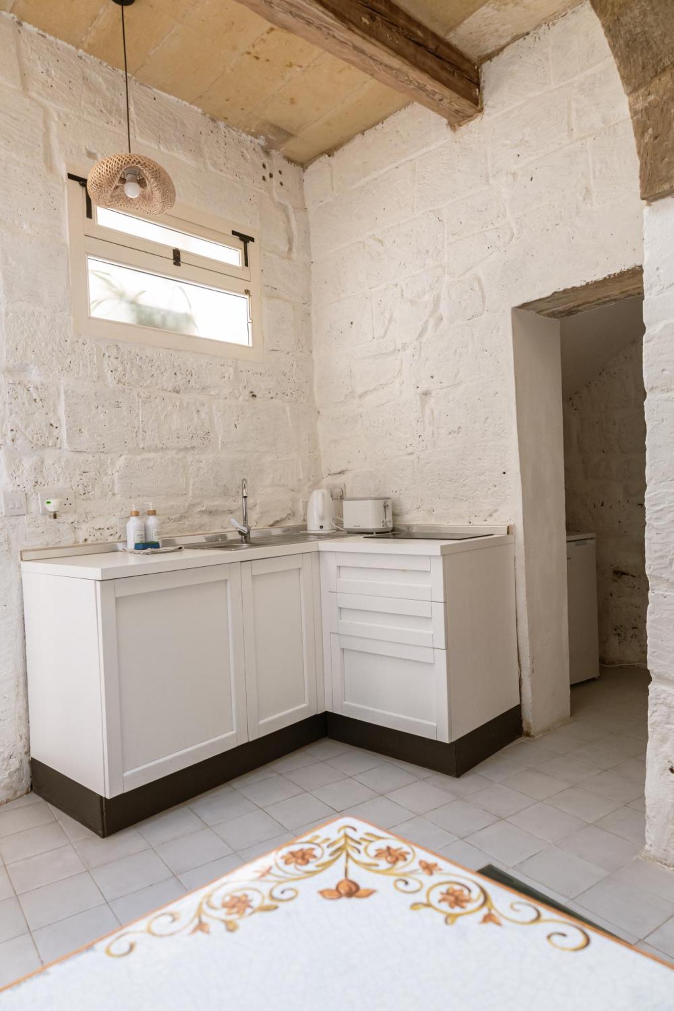 Historic Hideaways - 900 Year Old Converted Studios Victoria Bagian luar foto