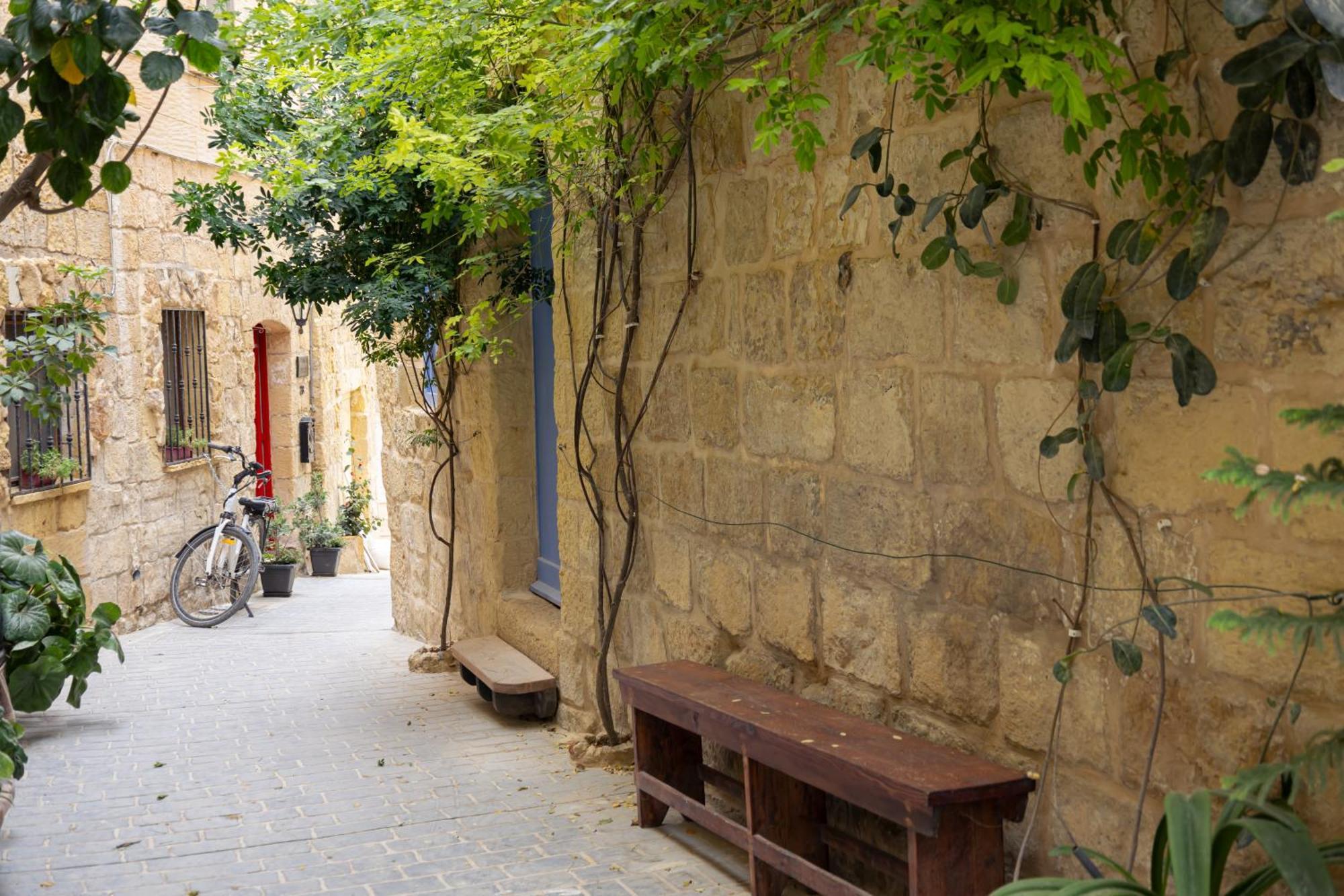 Historic Hideaways - 900 Year Old Converted Studios Victoria Bagian luar foto