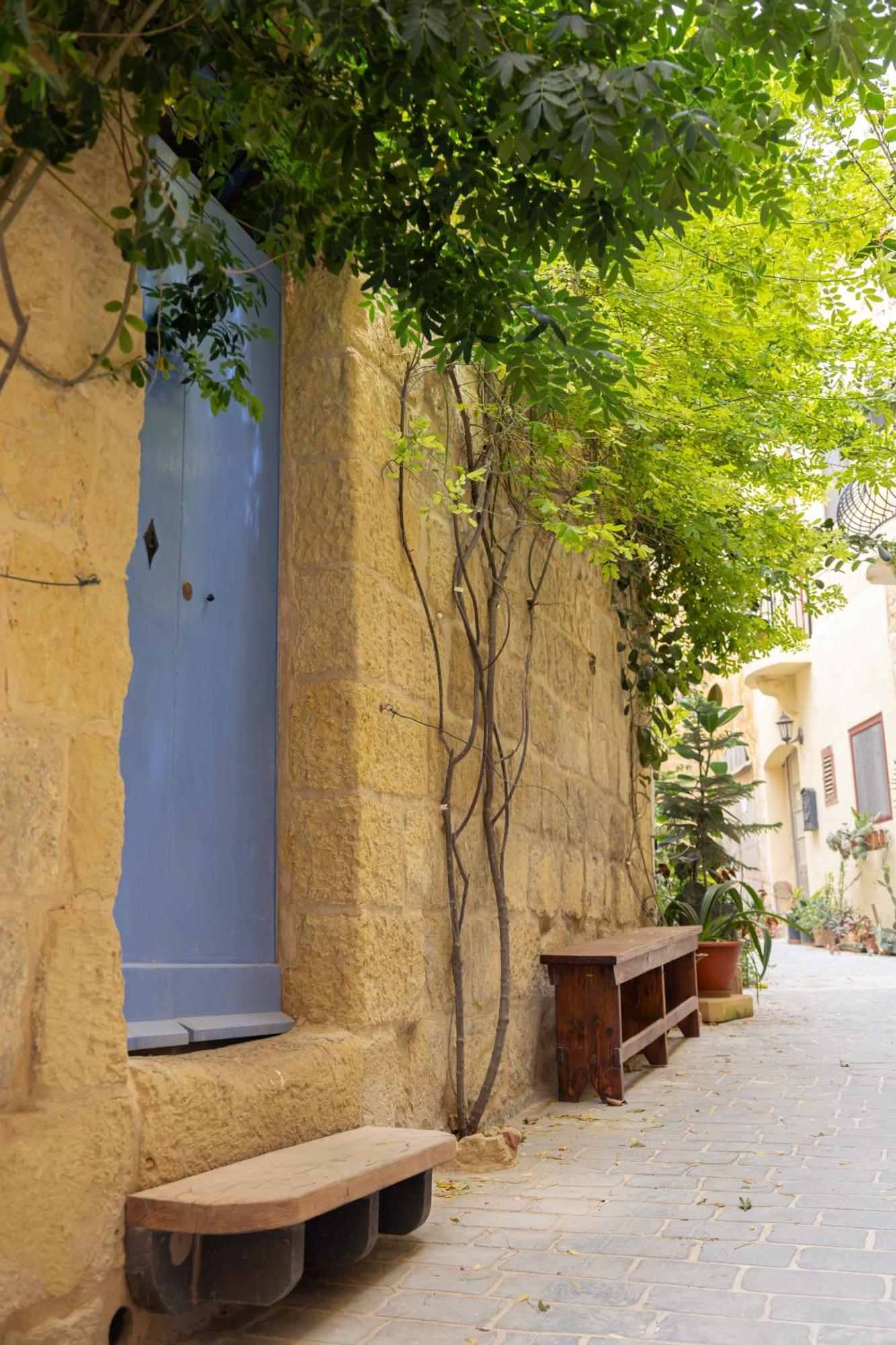 Historic Hideaways - 900 Year Old Converted Studios Victoria Bagian luar foto