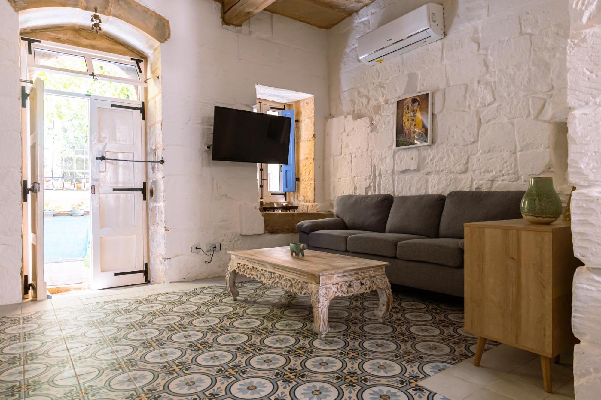 Historic Hideaways - 900 Year Old Converted Studios Victoria Bagian luar foto